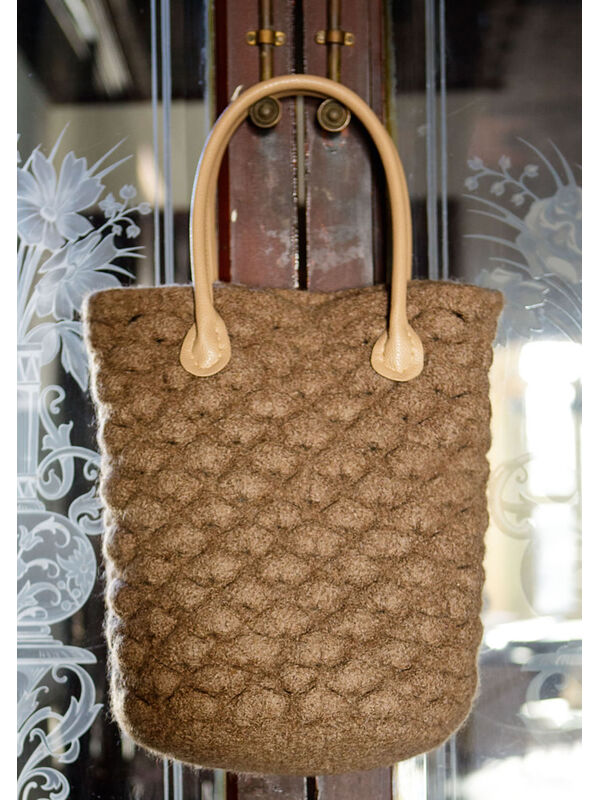 Lana Grossa TASCHE MIT FESTEN MASCHEN UND MUSCHELMUSTER Feltro - German Edition
