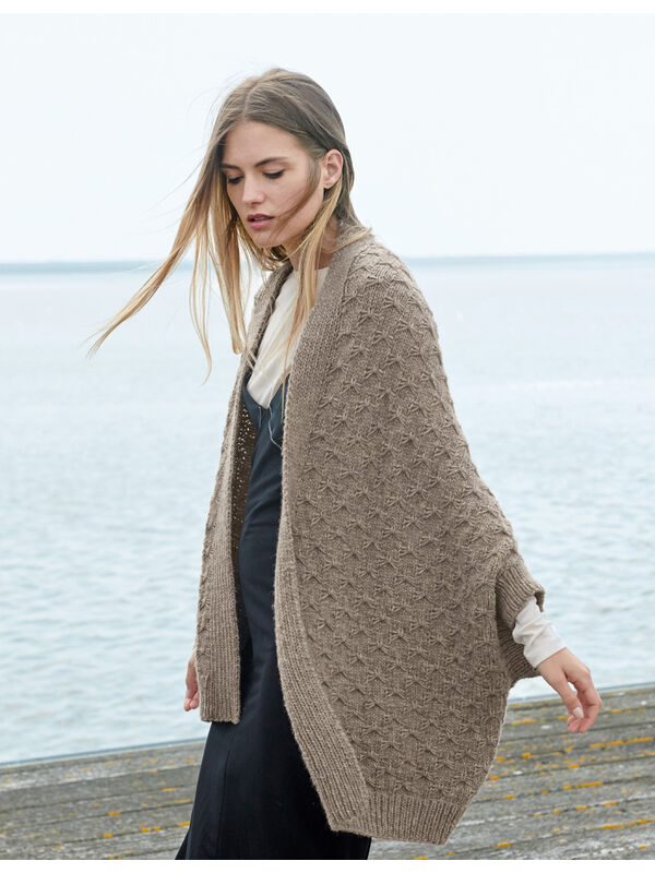 Lana Grossa CAPE-JACKA I FJÄRILSMÖNSTER Alta Moda Alpaca - Stickmönster (SE)