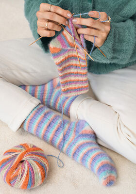 BASIC-SOCKOR Cosy Socks Soft Stripes från Lana Grossa