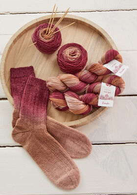 SOCKOR Meilenweit Merino hand-dyed - Stickmönster (SE) från Lana Grossa