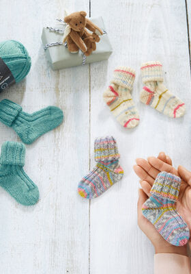 BABYSOCKOR Meilenweit 50g - Stickmönster (SE) från Lana Grossa