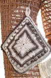 Lana Grossa TOPFLAPPEN IM BLATT- UND NOPPENMUSTER Star Uni/Print - German Edition
