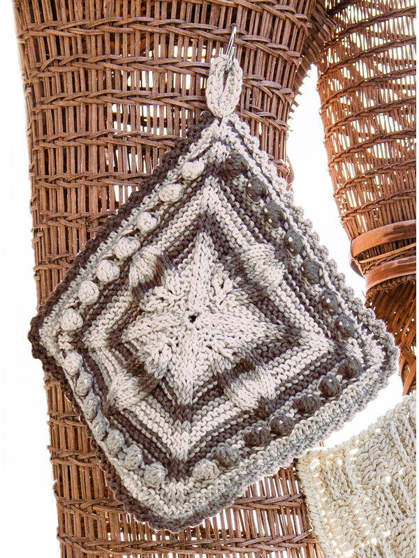 Lana Grossa TOPFLAPPEN IM BLATT- UND NOPPENMUSTER Star Uni/Print - German Edition