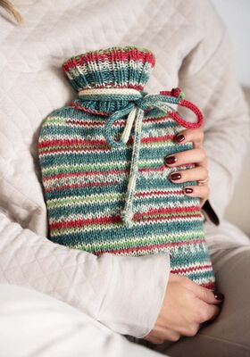 ÖVERDRAG TILL VARMVATTENFLASKA Meilenweit 6-fach Merino Christmas - Stickmönster (SE) från Lana Grossa