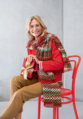 VIRKAD STOLA Gomitolo (Christmas Edition Lurex) från Lana Grossa