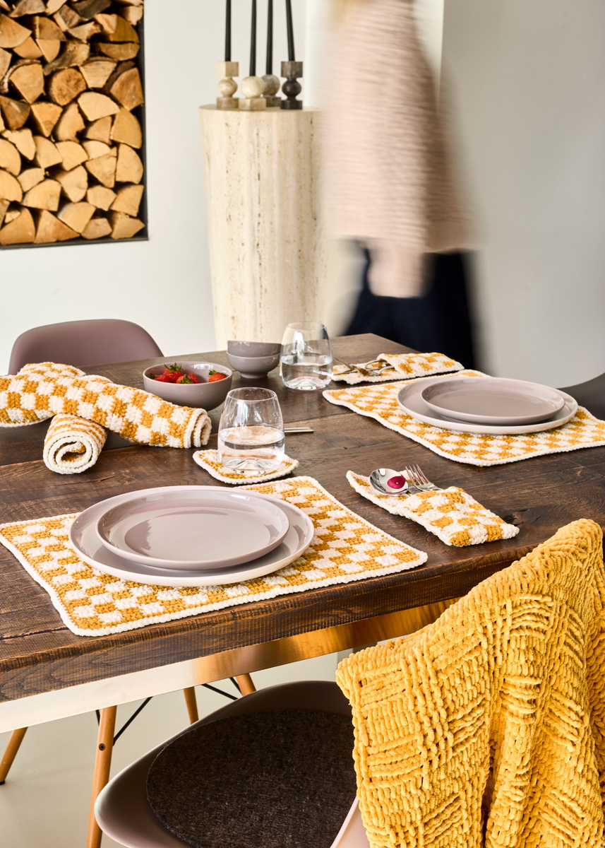 FYRA BORDSTABLETTER I RUTMÖNSTER The Look Fine från Lana Grossa