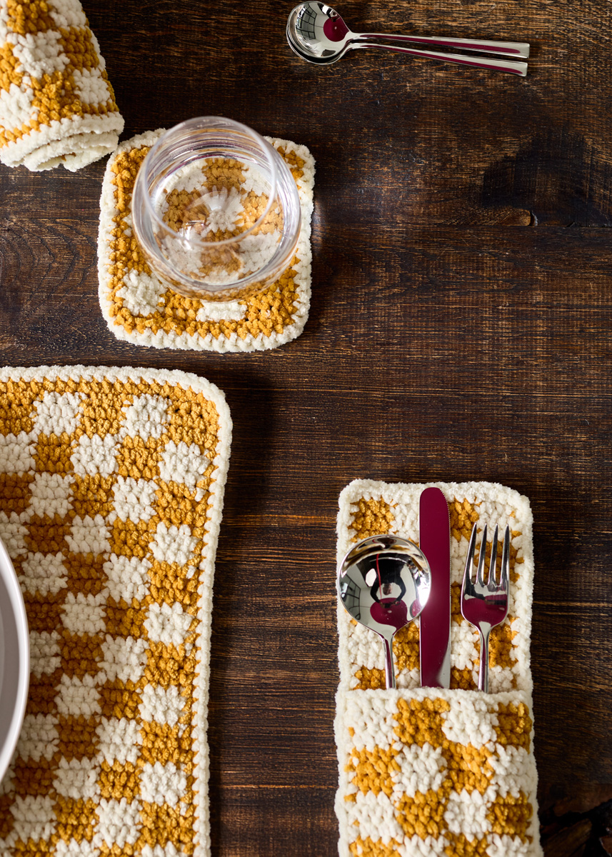 FYRA BESTICKFICKOR I RUTMÖNSTER The Look Fine från Lana Grossa