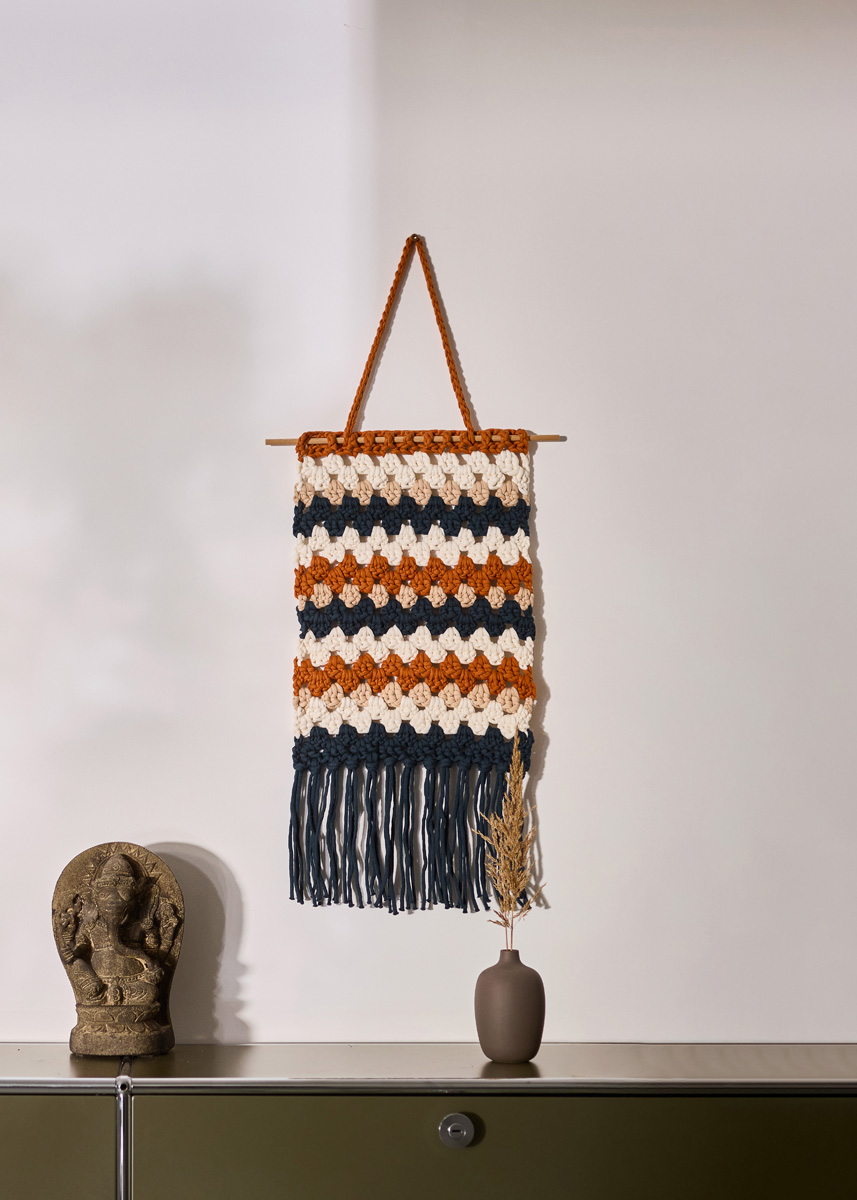 VÄGGHÄNGE I STAVMÖNSTER The Tube från Lana Grossa