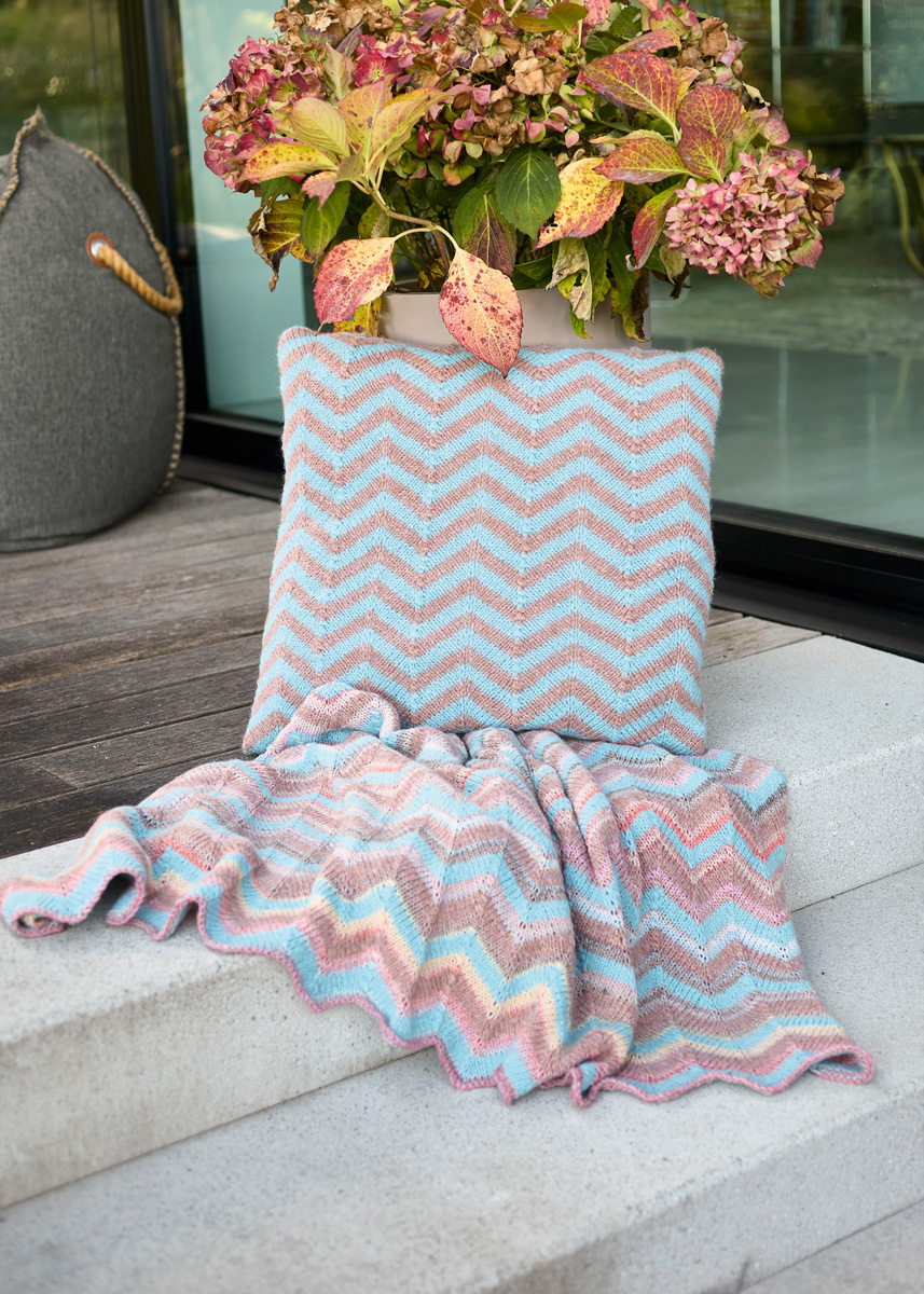 MATTA I SICKSACKMÖNSTER Gomitolo Intenso & Brigitte No. 2 från Lana Grossa