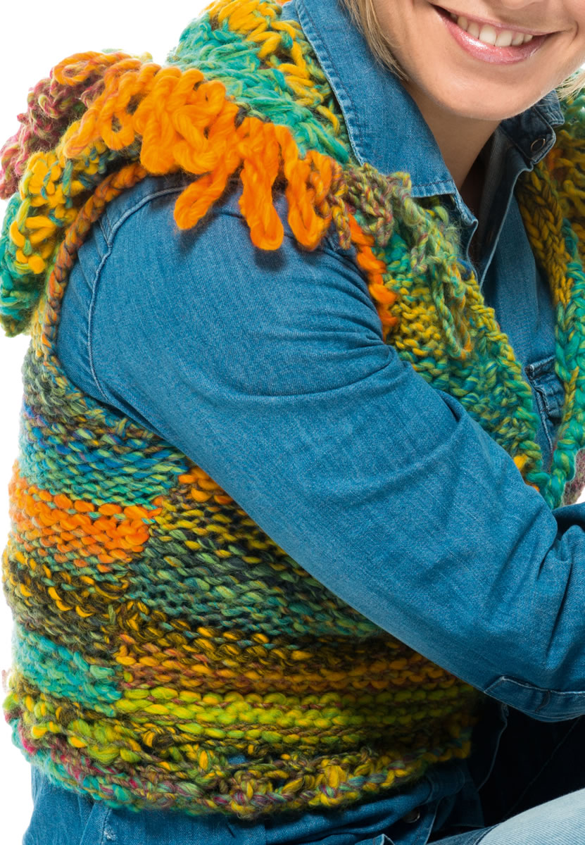 Lana Grossa SLIPOVER MED HUVA + PULSVÄRMARE Olympia Color - Stickmönster (DK)